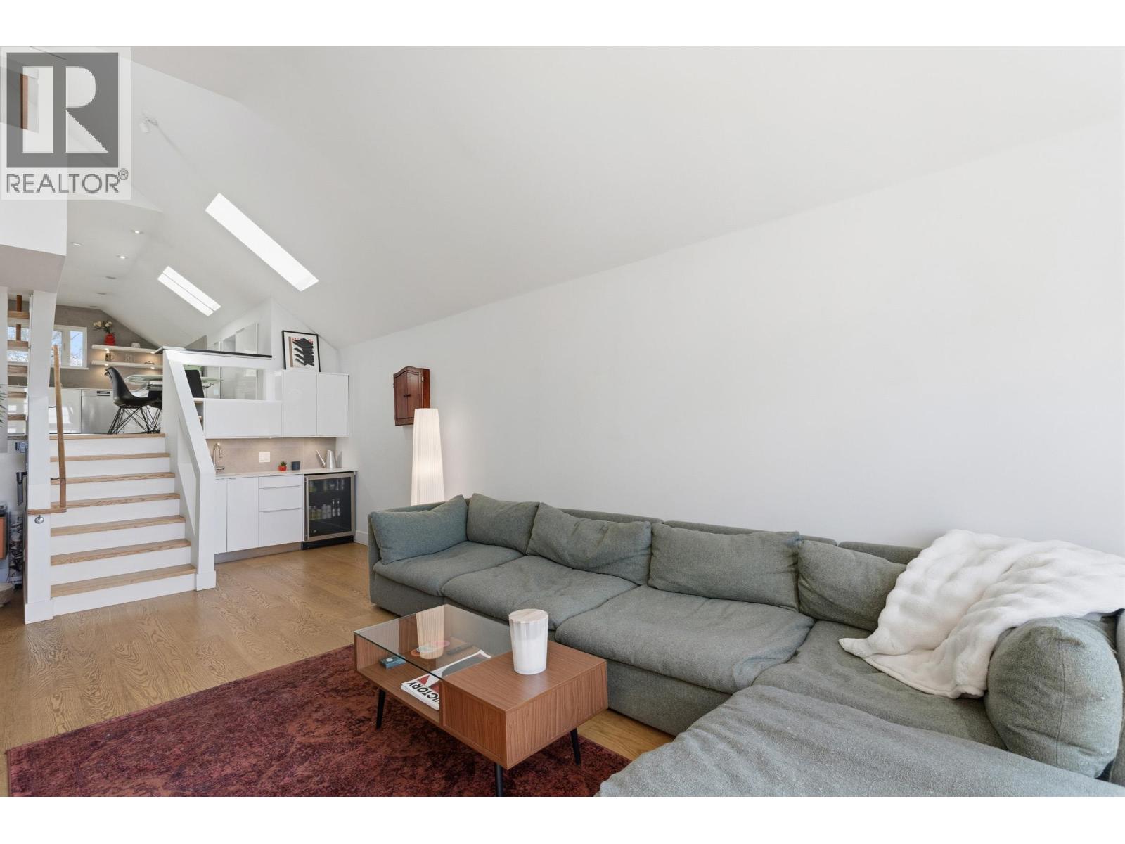 D 225 E 4th Street, North Vancouver, British Columbia  V7L 1J1 - Photo 2 - R3101485