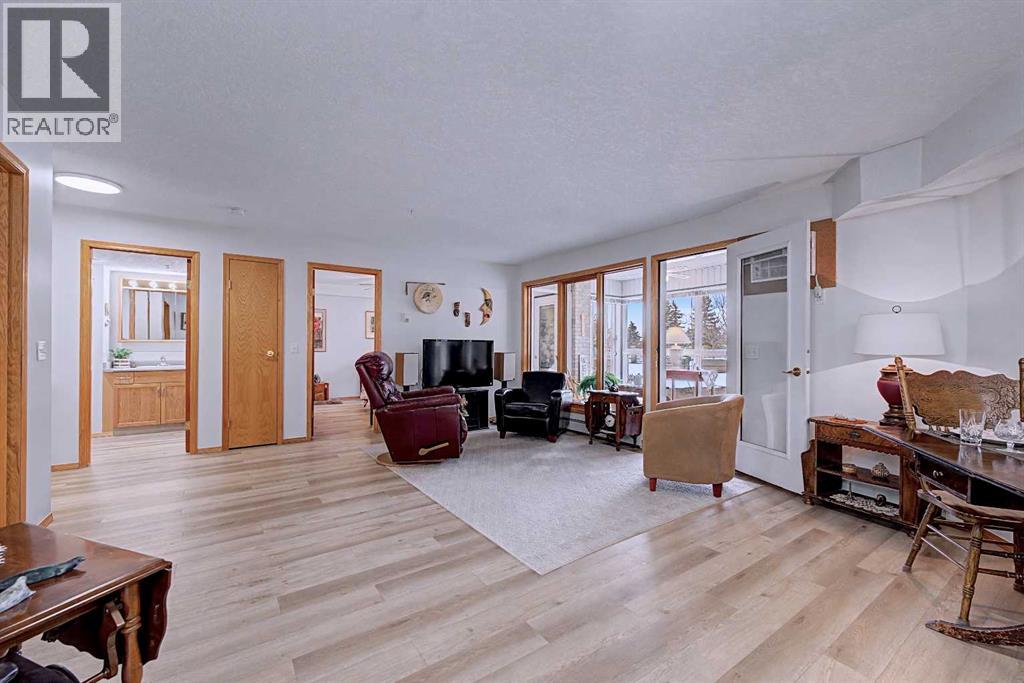 106, 7239 Sierra Morena Boulevard Sw, Calgary, Alberta  T3H 3L7 - Photo 6 - A2294408