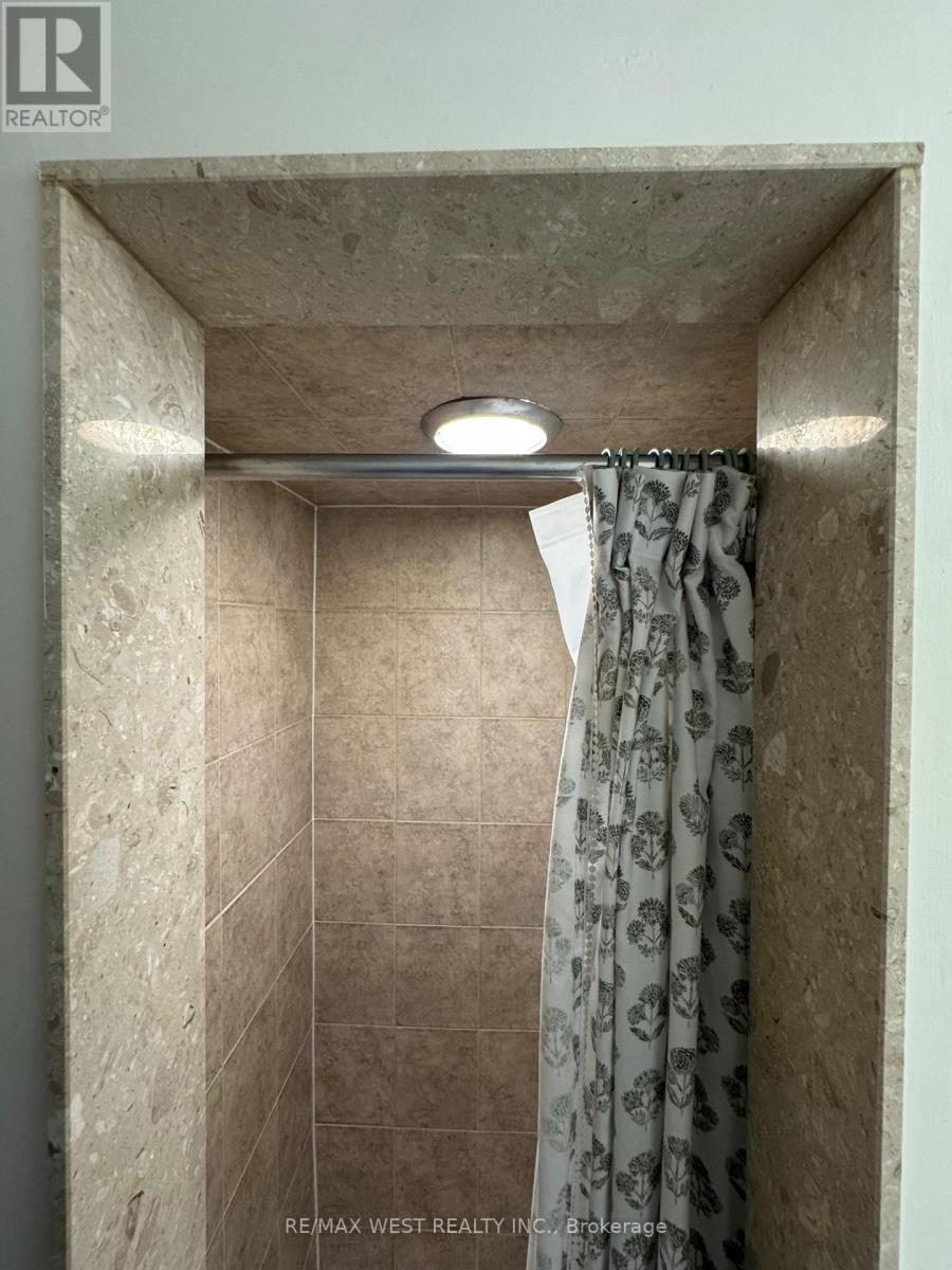 B2 - 35 Lilywood Road, Toronto, Ontario  M6B 1V6 - Photo 10 - W12912182