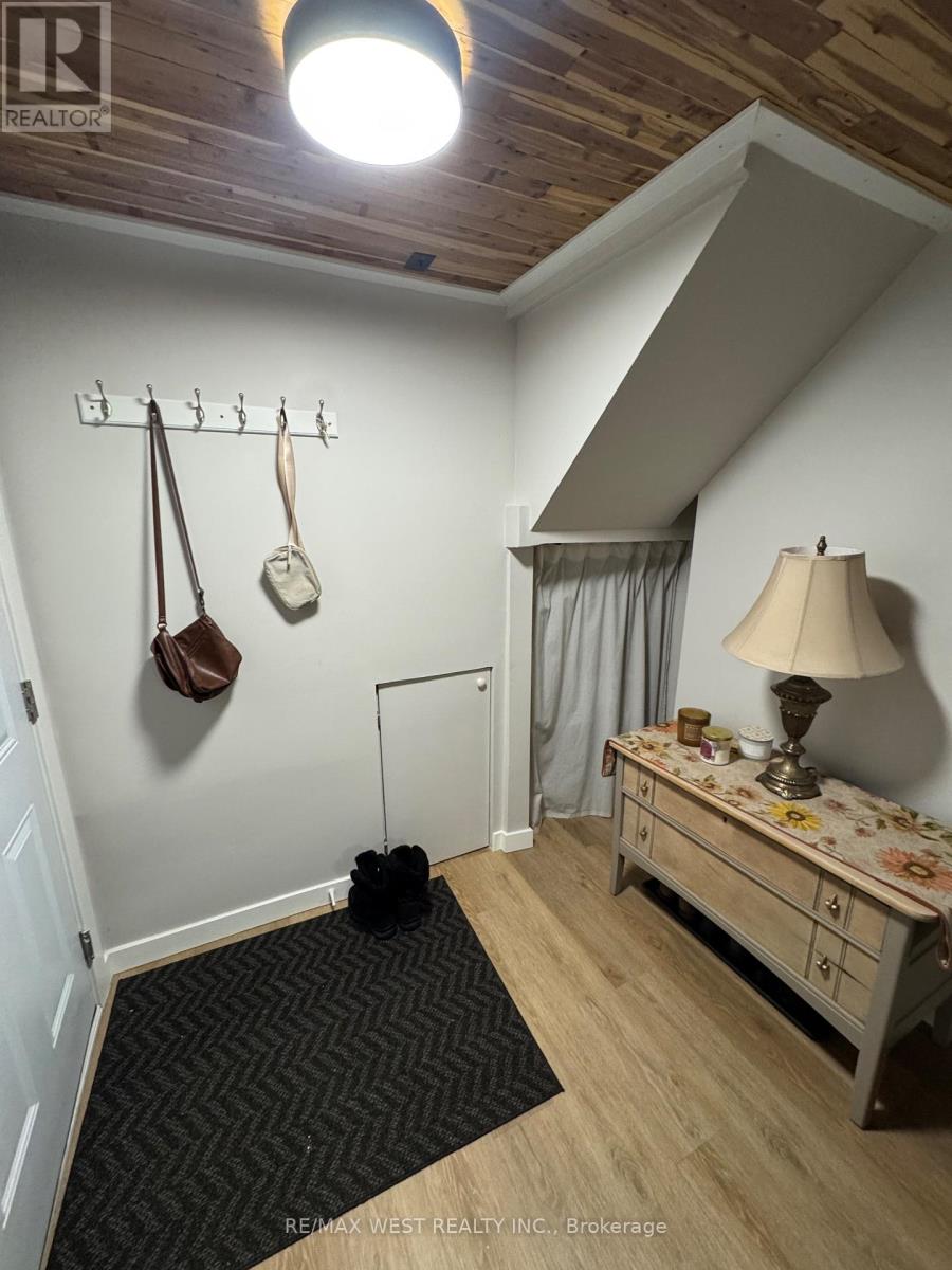 B2 - 35 Lilywood Road, Toronto, Ontario  M6B 1V6 - Photo 2 - W12912182