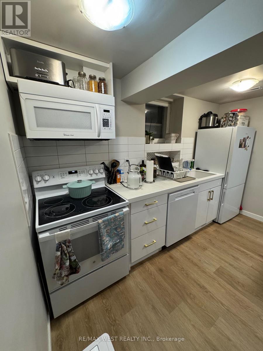 B2 - 35 Lilywood Road, Toronto, Ontario  M6B 1V6 - Photo 12 - W12912182