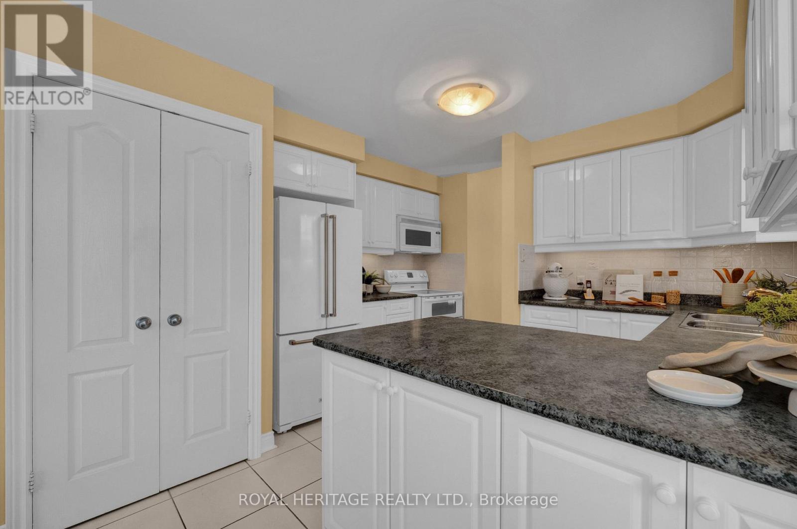 86 Root Crescent, Ajax, Ontario  L1T 4L6 - Photo 12 - E12912352