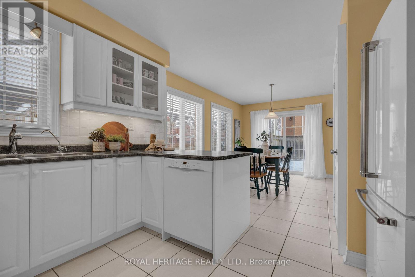 86 Root Crescent, Ajax, Ontario  L1T 4L6 - Photo 8 - E12912352