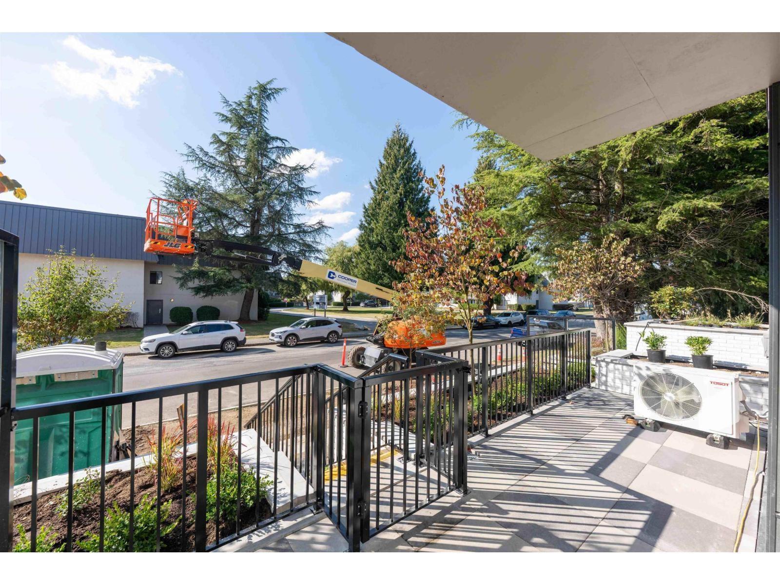 3 Bed 5398 207 Street, Langley, British Columbia  V3A 0S3 - Photo 1 - R3102749