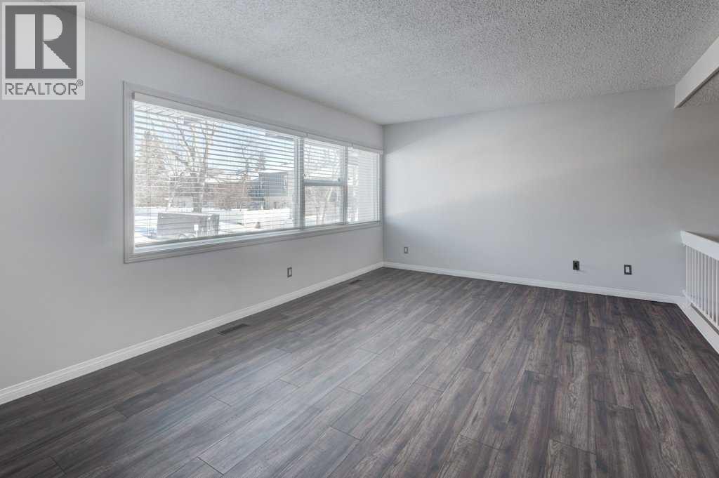 324 Brae Glen Road SW, Calgary, Alberta  T2W 1B6 - Photo 2 - A2290619