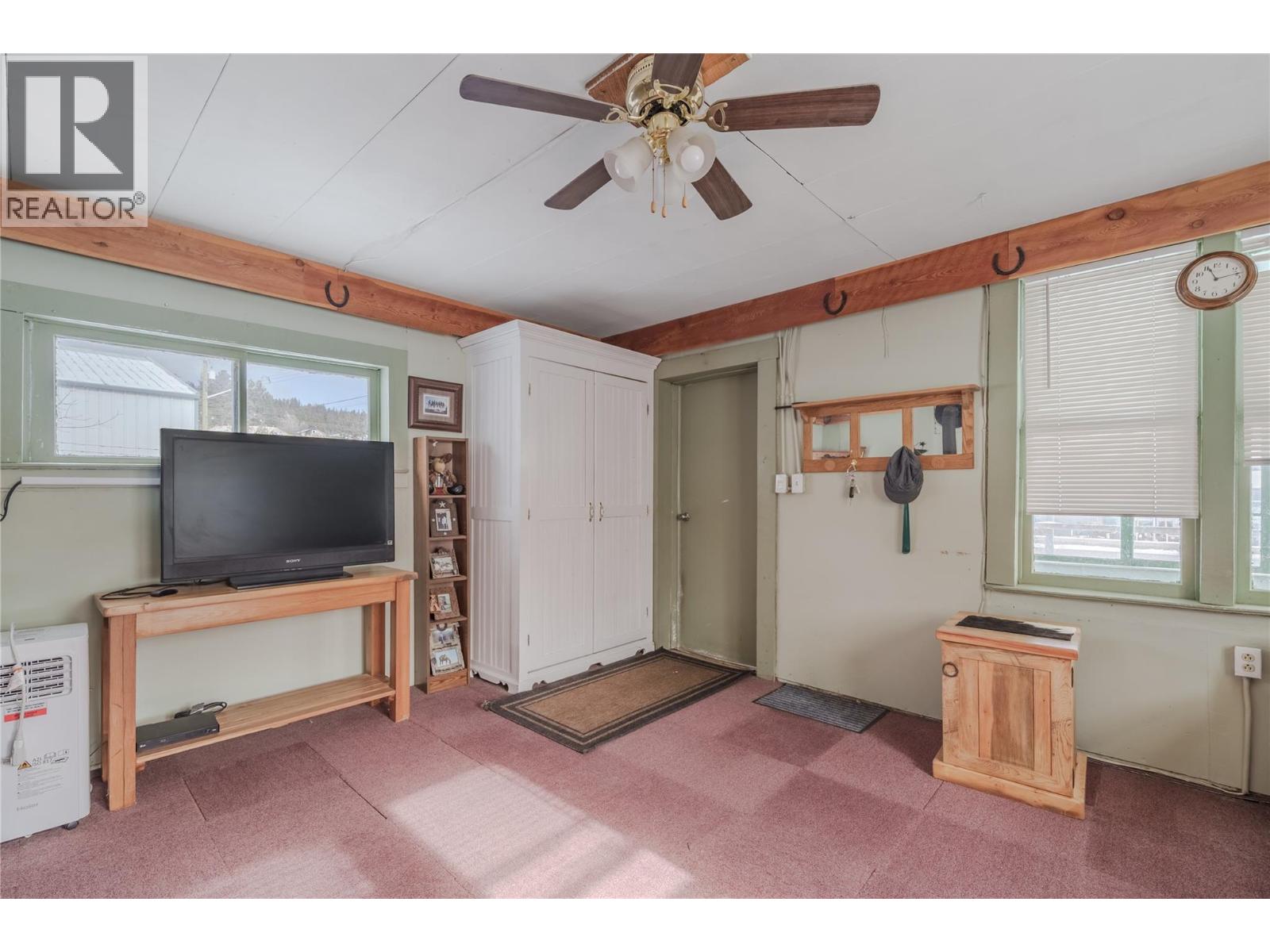 307 Smith Avenue, Clinton, British Columbia