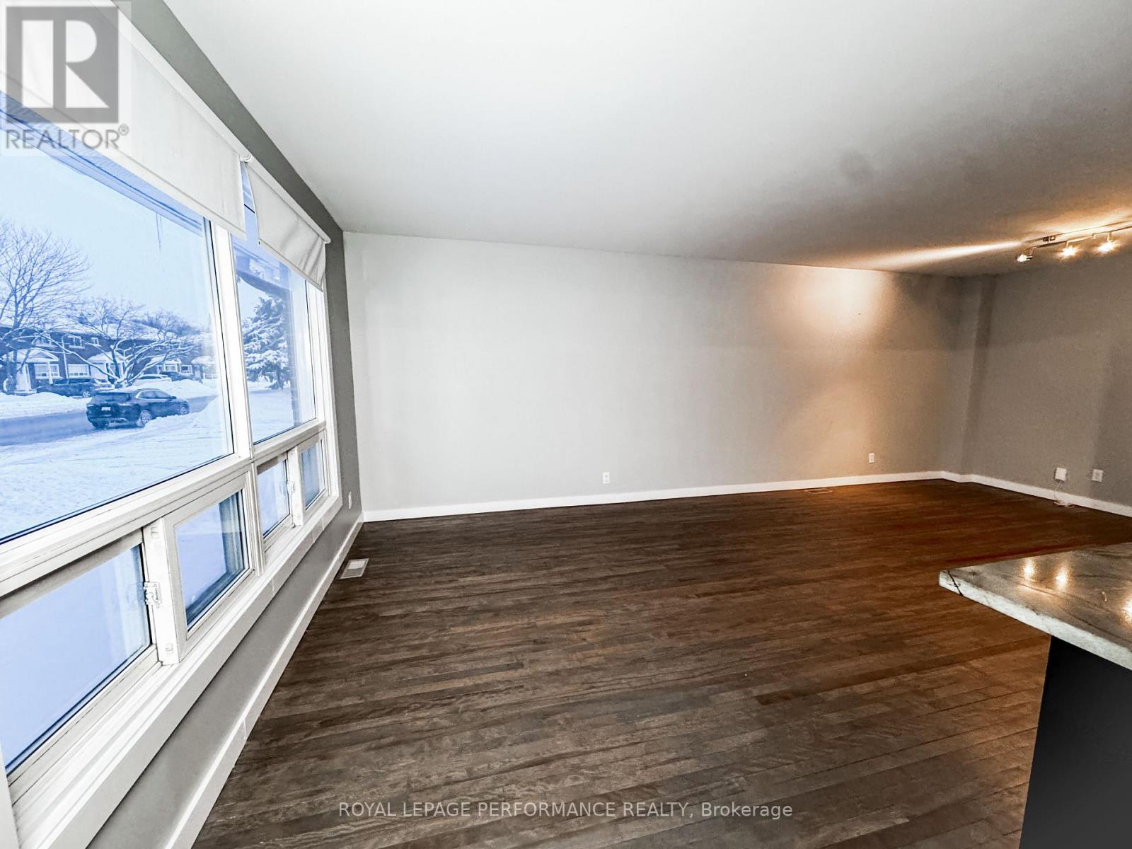 A - 726 Cummings Avenue, Ottawa, Ontario  K1K 2L1 - Photo 3 - X12912338