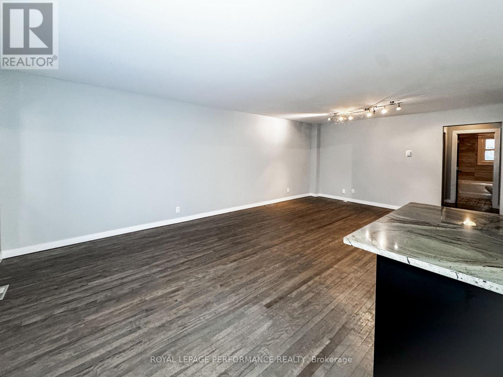 A - 726 Cummings Avenue, Ottawa, Ontario  K1K 2L1 - Photo 4 - X12912338