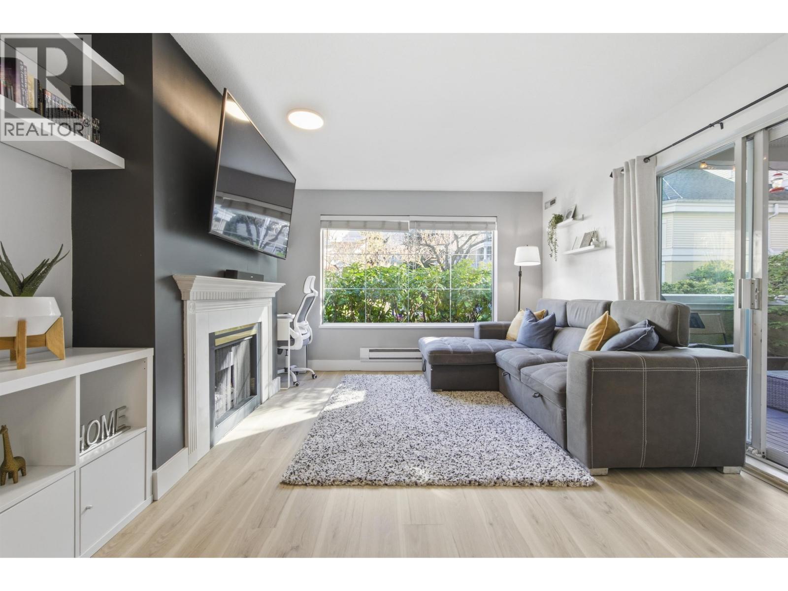 111 6820 RUMBLE STREET, Burnaby, British Columbia