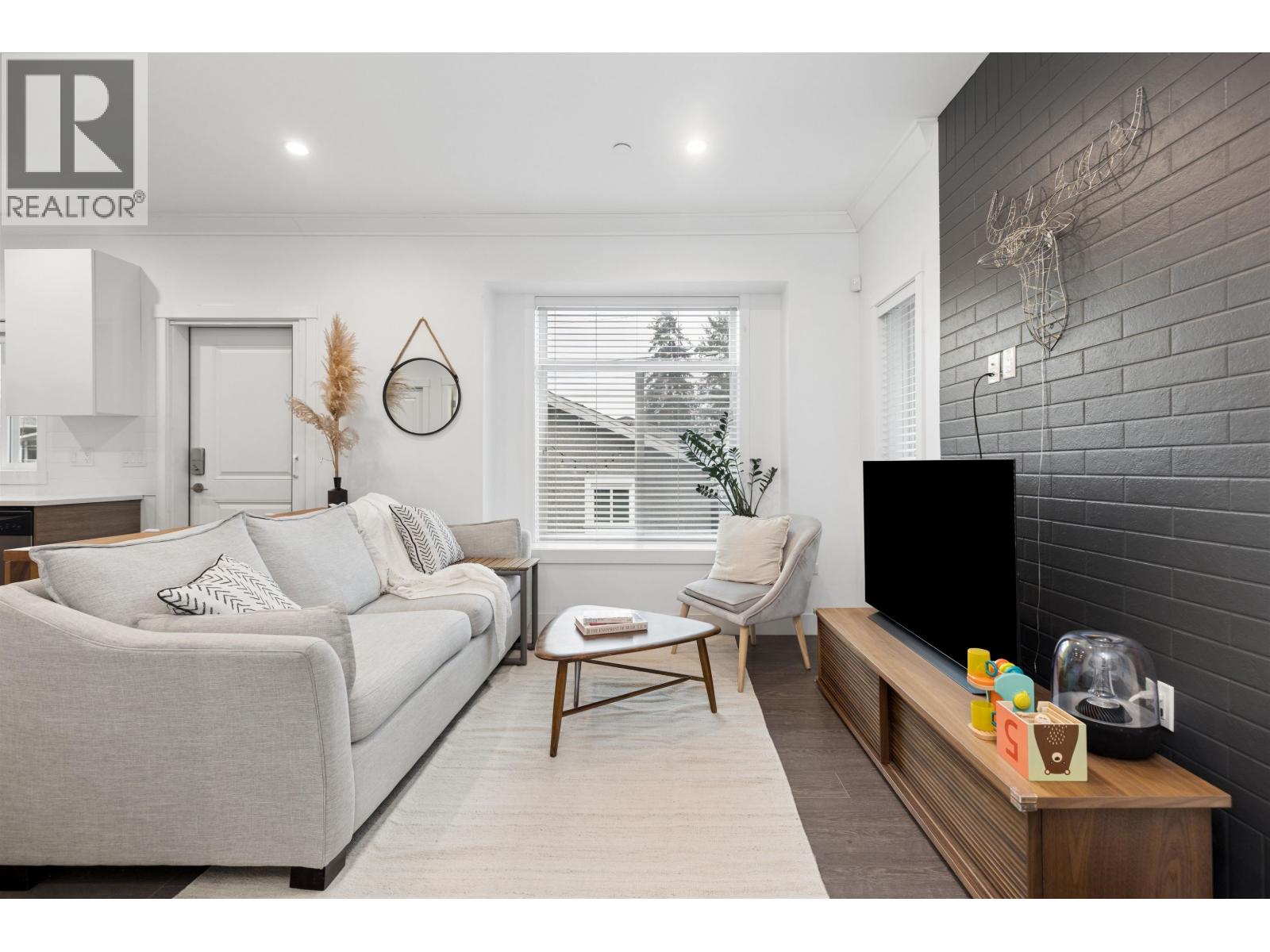 2275 E 34th Avenue, Vancouver, British Columbia  V5P 1A9 - Photo 3 - R3102678