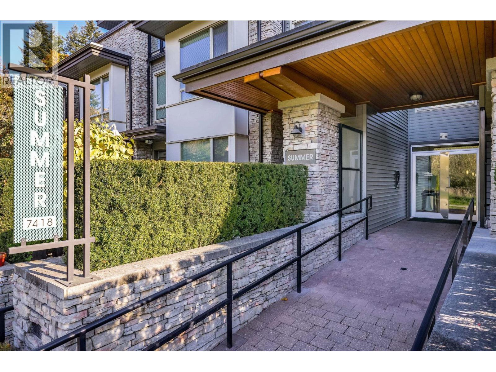 302 7428 Byrnepark Walk, Burnaby, British Columbia  V3N 0B4 - Photo 2 - R3101700