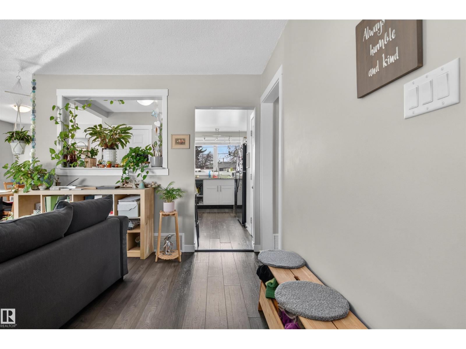 8906 168 St Nw, Edmonton, Alberta  T5R 2V5 - Photo 3 - E4478754