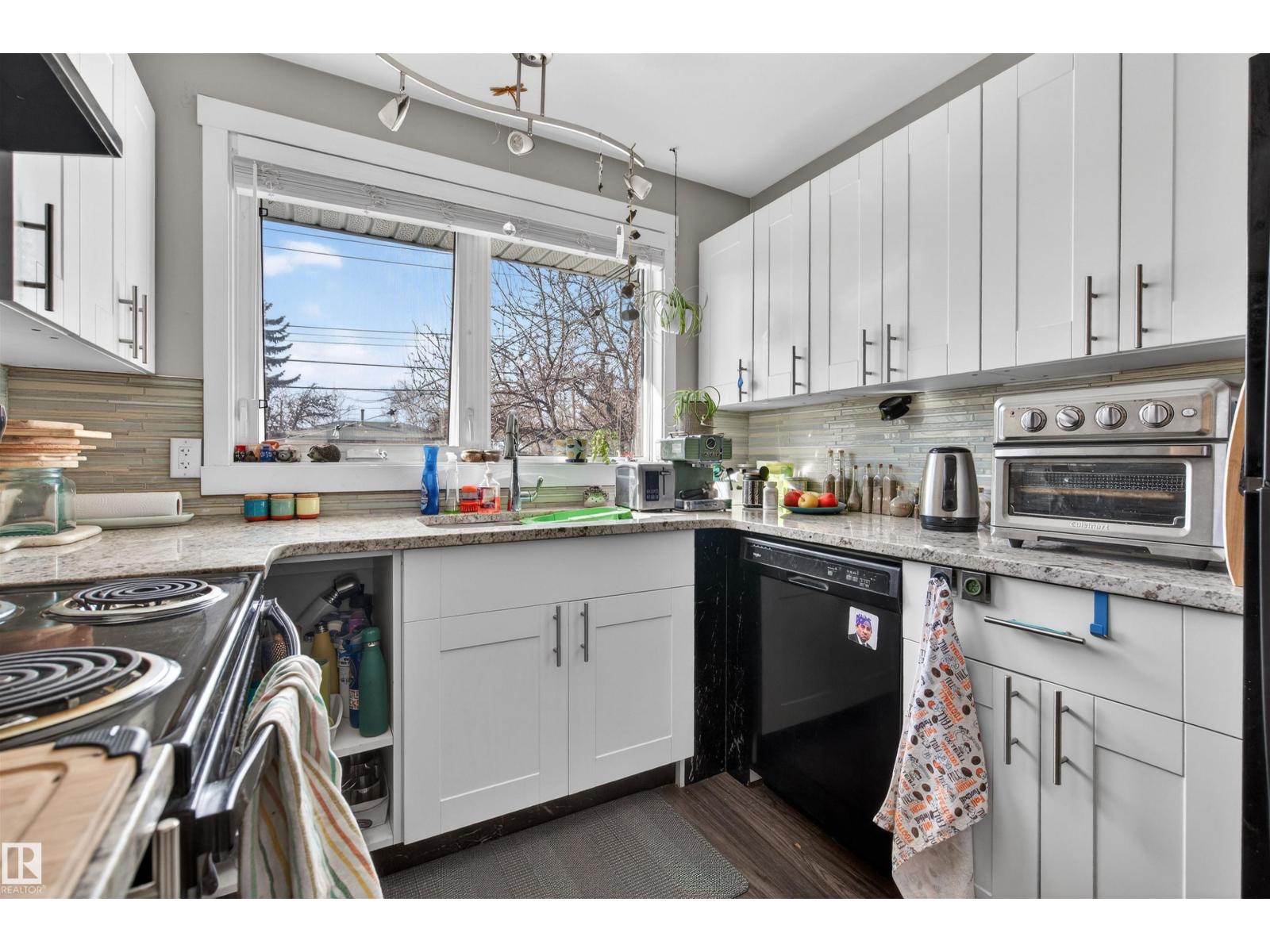 8906 168 St Nw, Edmonton, Alberta  T5R 2V5 - Photo 9 - E4478754