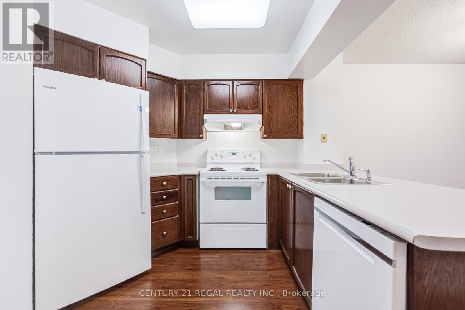 1803 - 750 Bay Street, Toronto, Ontario  M5G 1N6 - Photo 13 - C12912348