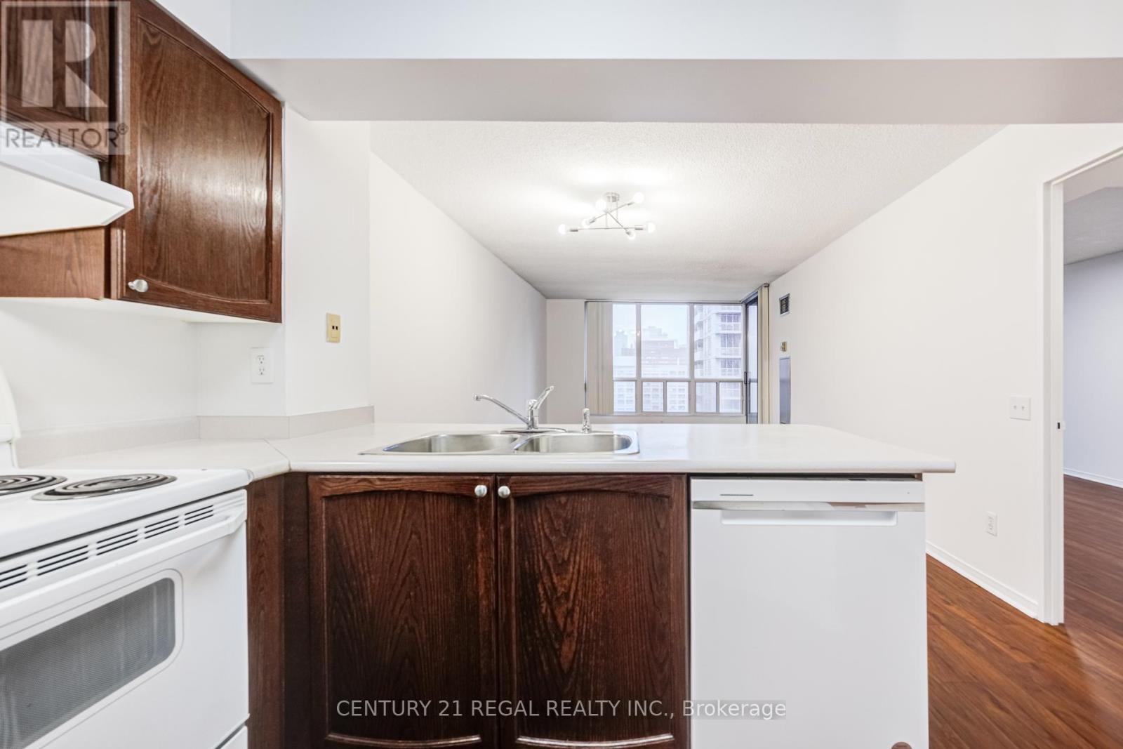 1803 - 750 Bay Street, Toronto, Ontario  M5G 1N6 - Photo 15 - C12912348