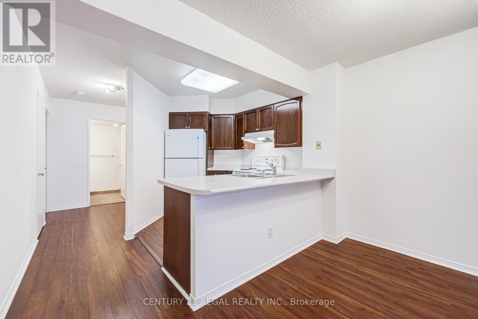 1803 - 750 Bay Street, Toronto, Ontario  M5G 1N6 - Photo 16 - C12912348