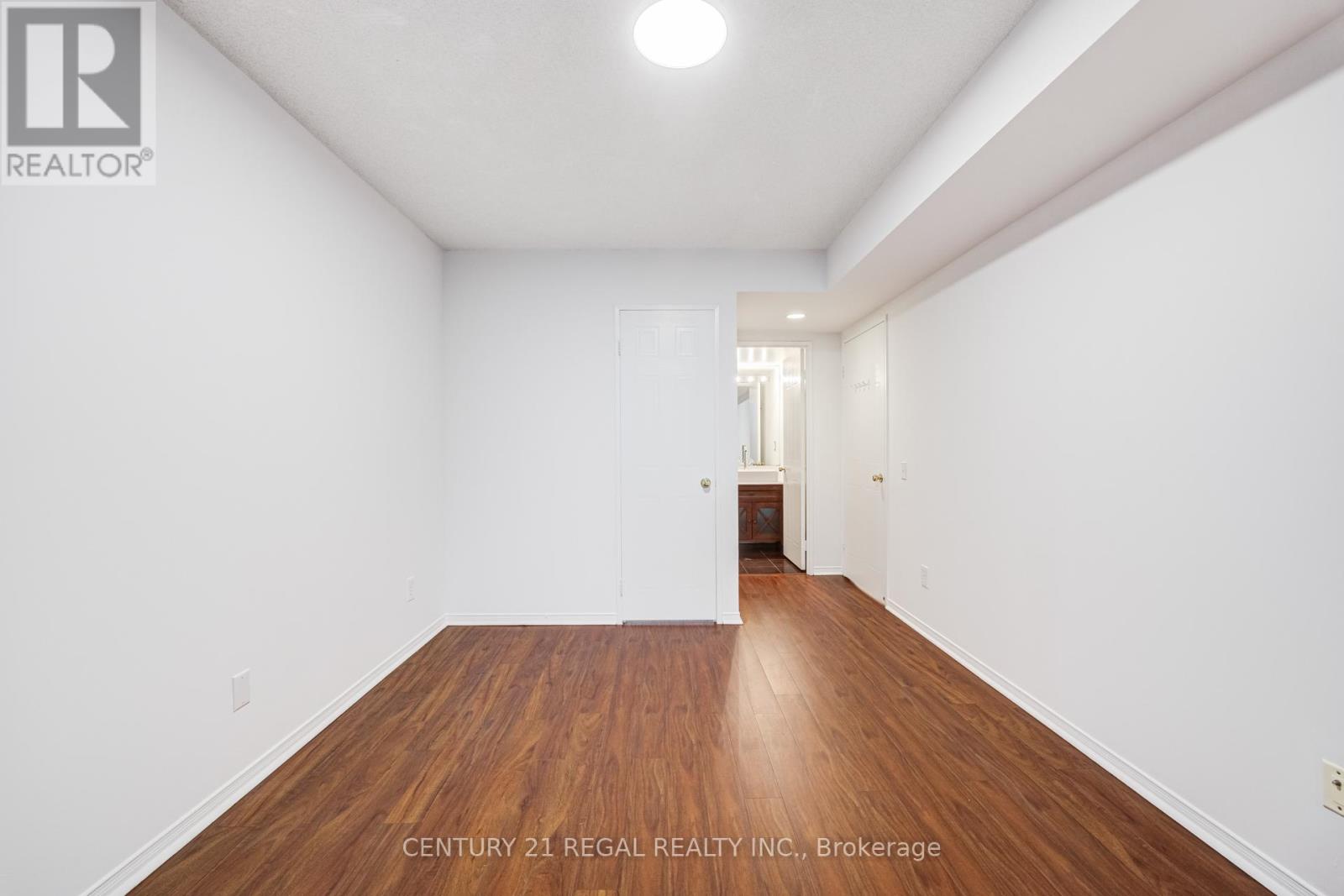 1803 - 750 Bay Street, Toronto, Ontario  M5G 1N6 - Photo 26 - C12912348