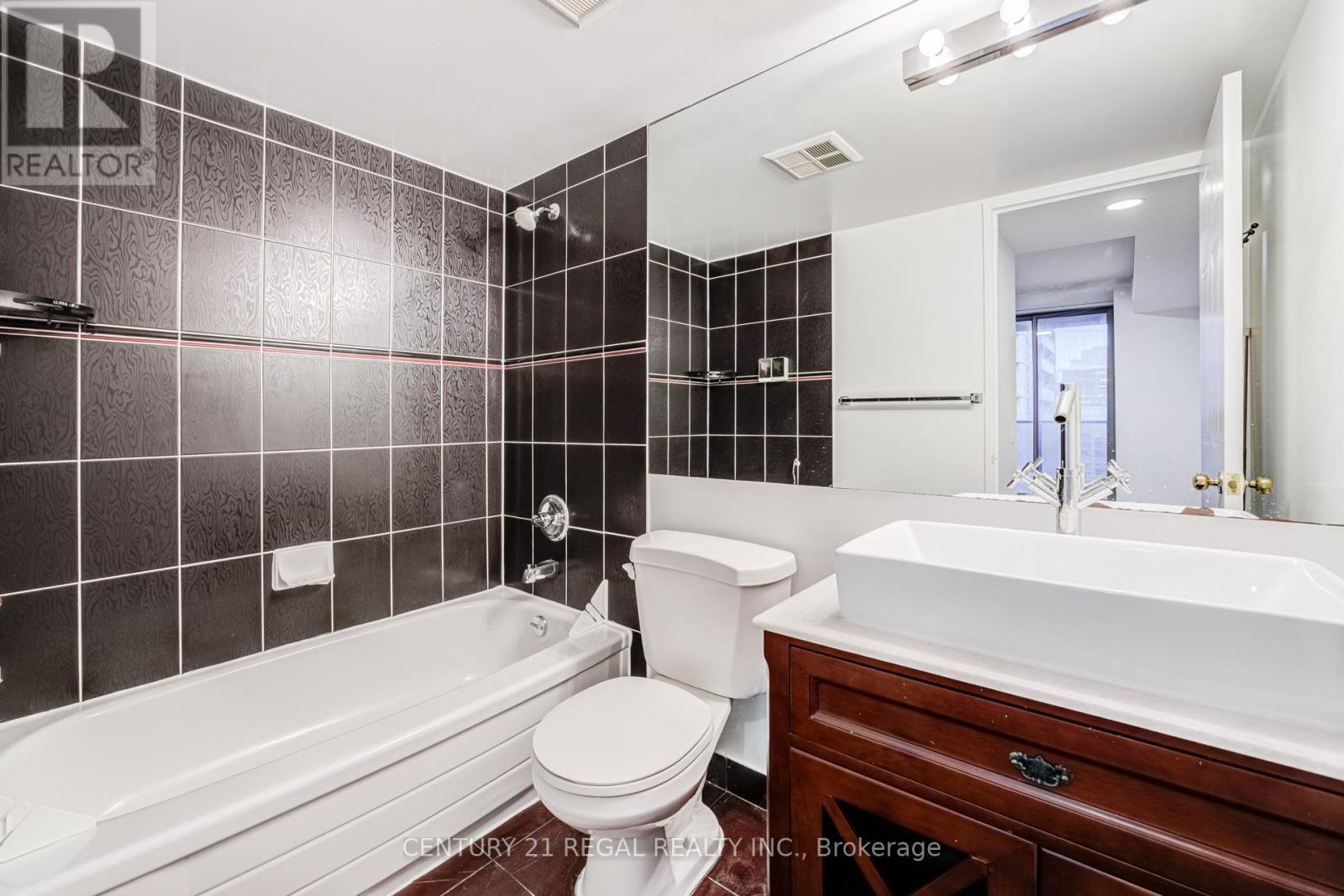 1803 - 750 Bay Street, Toronto, Ontario  M5G 1N6 - Photo 28 - C12912348