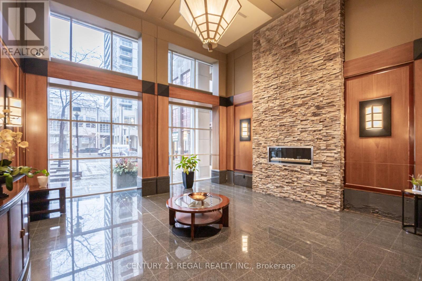 1803 - 750 Bay Street, Toronto, Ontario  M5G 1N6 - Photo 4 - C12912348