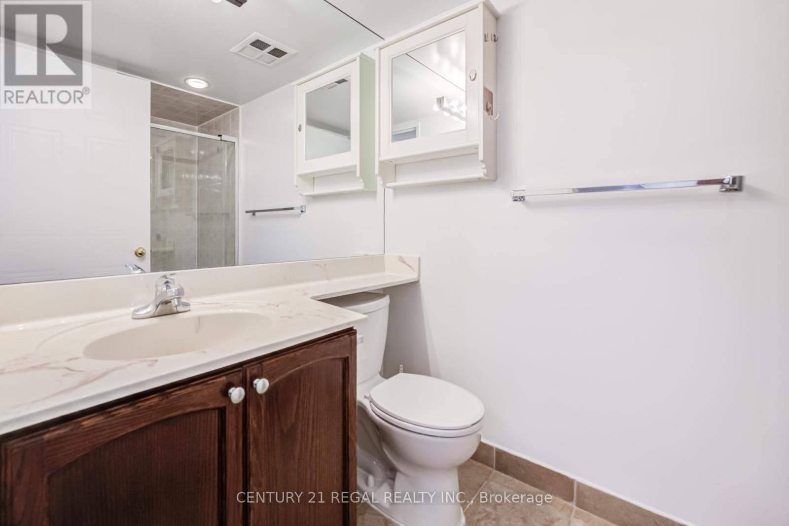 1803 - 750 Bay Street, Toronto, Ontario  M5G 1N6 - Photo 8 - C12912348