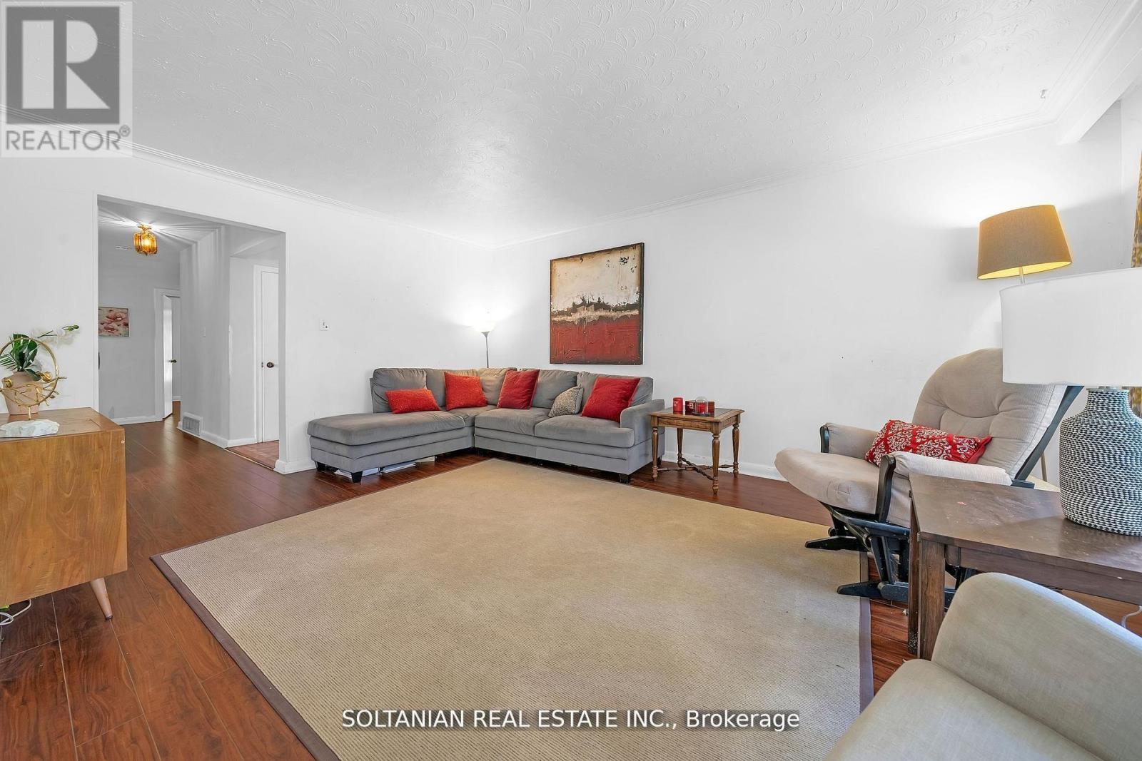 183 Maxome Avenue, Toronto, Ontario  M2M 3L1 - Photo 7 - C12912354