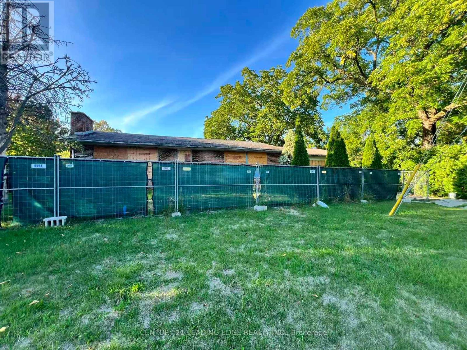 329 Mill Street, Richmond Hill, Ontario  L4C 4B6 - Photo 7 - N12912324