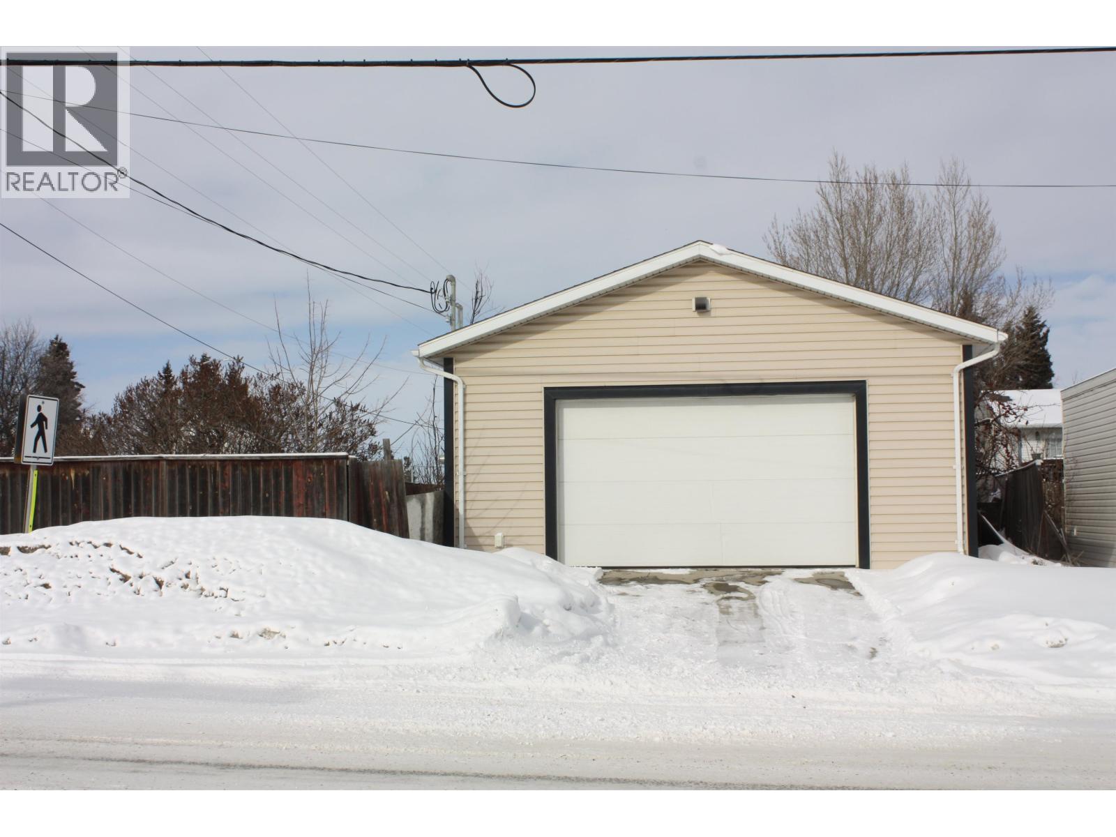 8147 94 Avenue, Fort St. John, British Columbia  V1J 1E6 - Photo 2 - R3102617