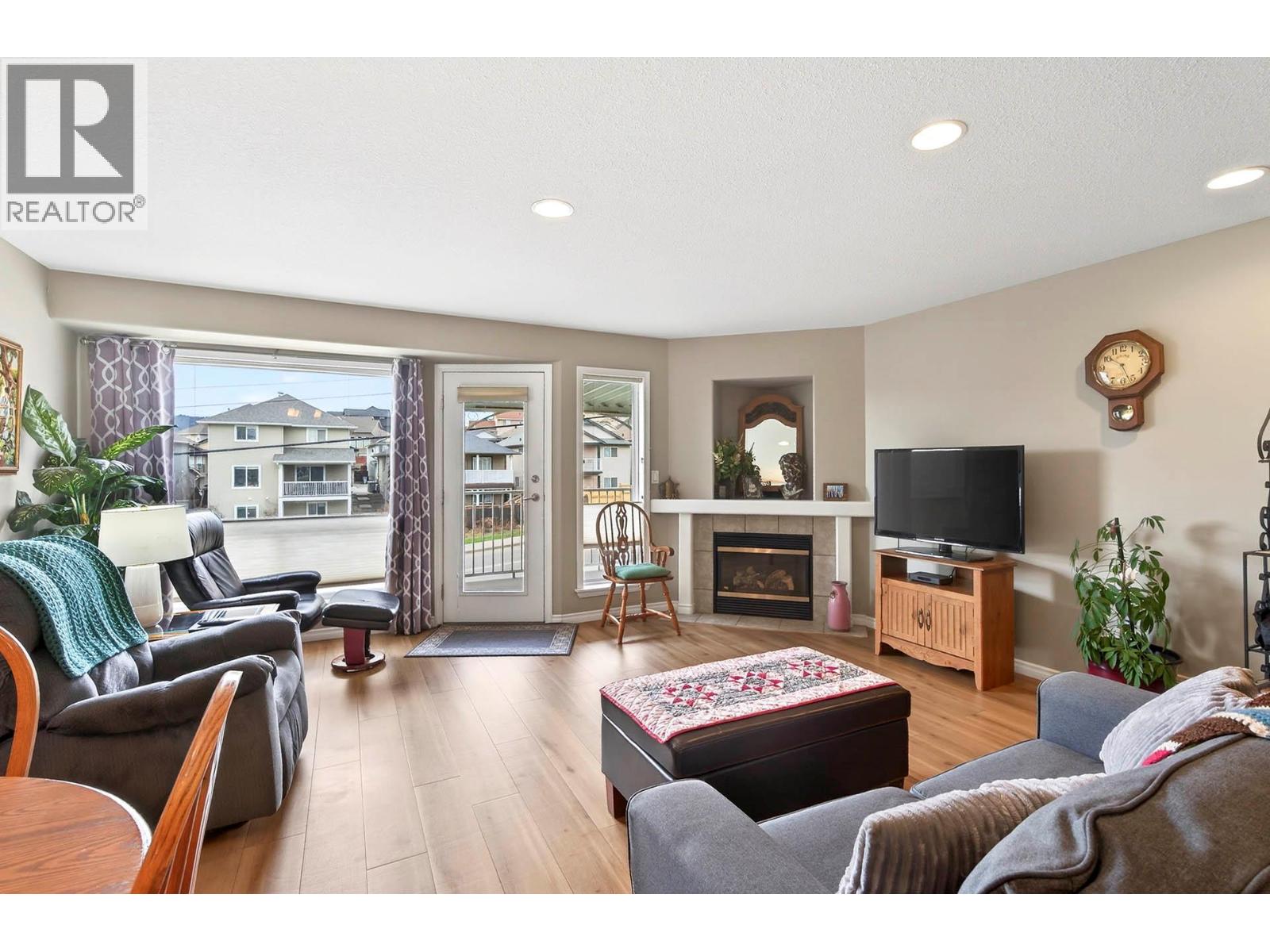 1105 Quail Drive Unit# 6, Kamloops, British Columbia  V2B 8R4 - Photo 4 - 10380364