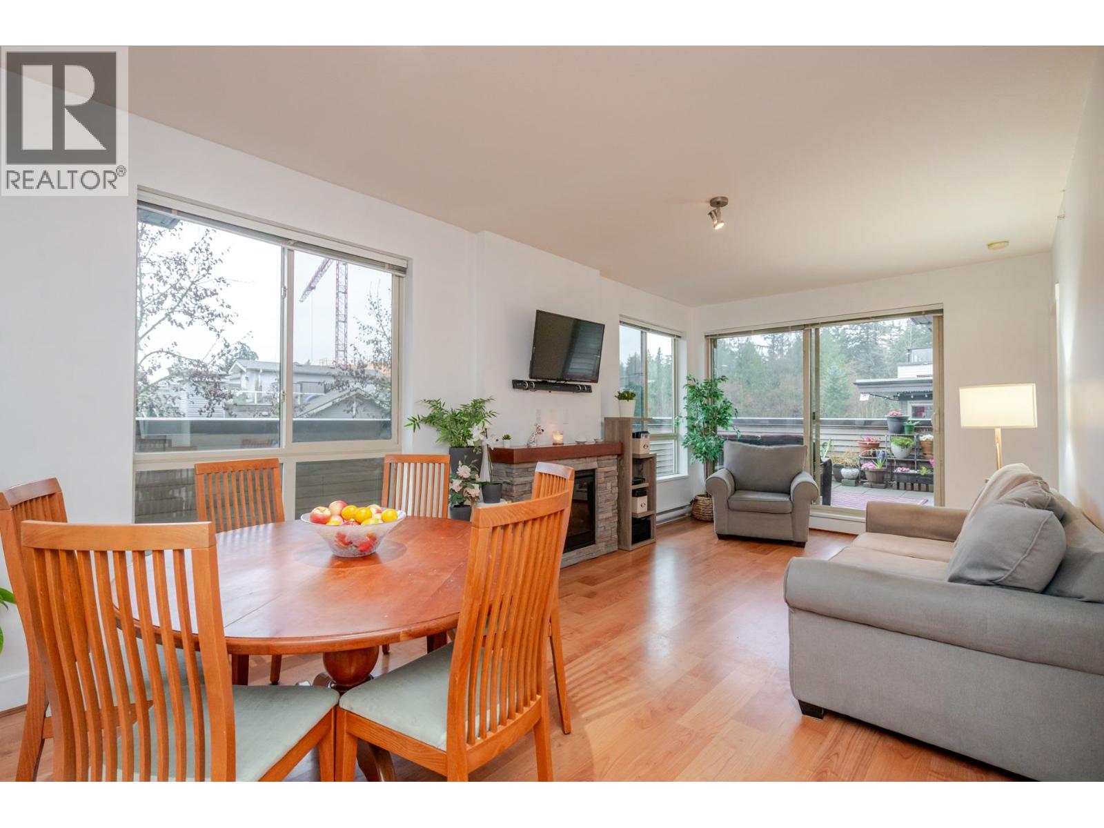 302 7428 Byrnepark Walk, Burnaby, British Columbia  V3N 0B4 - Photo 4 - R3101700
