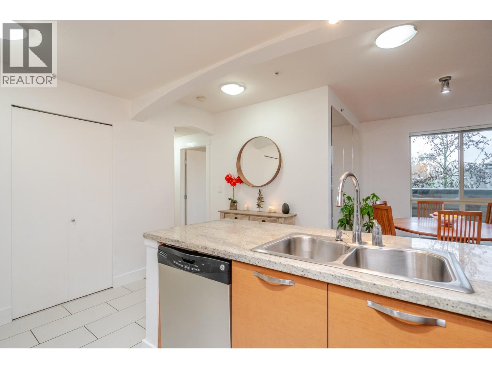 302 7428 Byrnepark Walk, Burnaby, British Columbia  V3N 0B4 - Photo 17 - R3101700