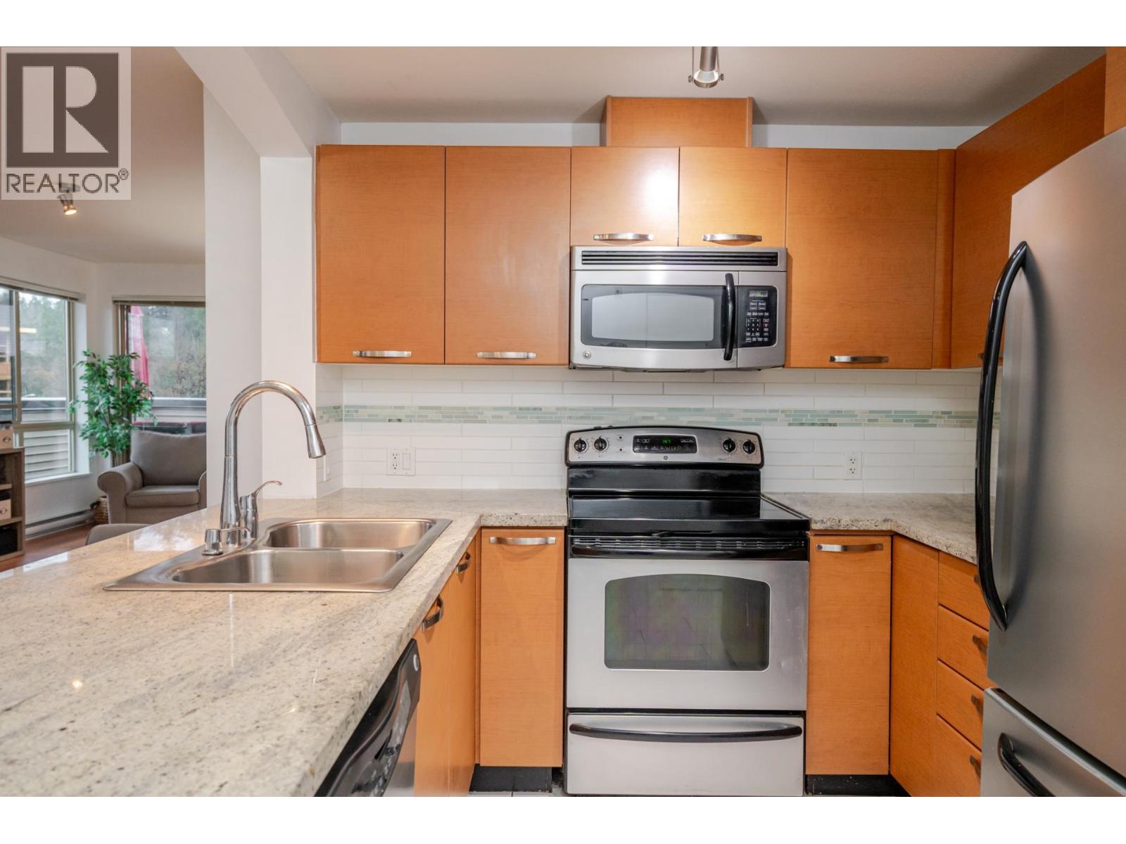 302 7428 Byrnepark Walk, Burnaby, British Columbia  V3N 0B4 - Photo 16 - R3101700