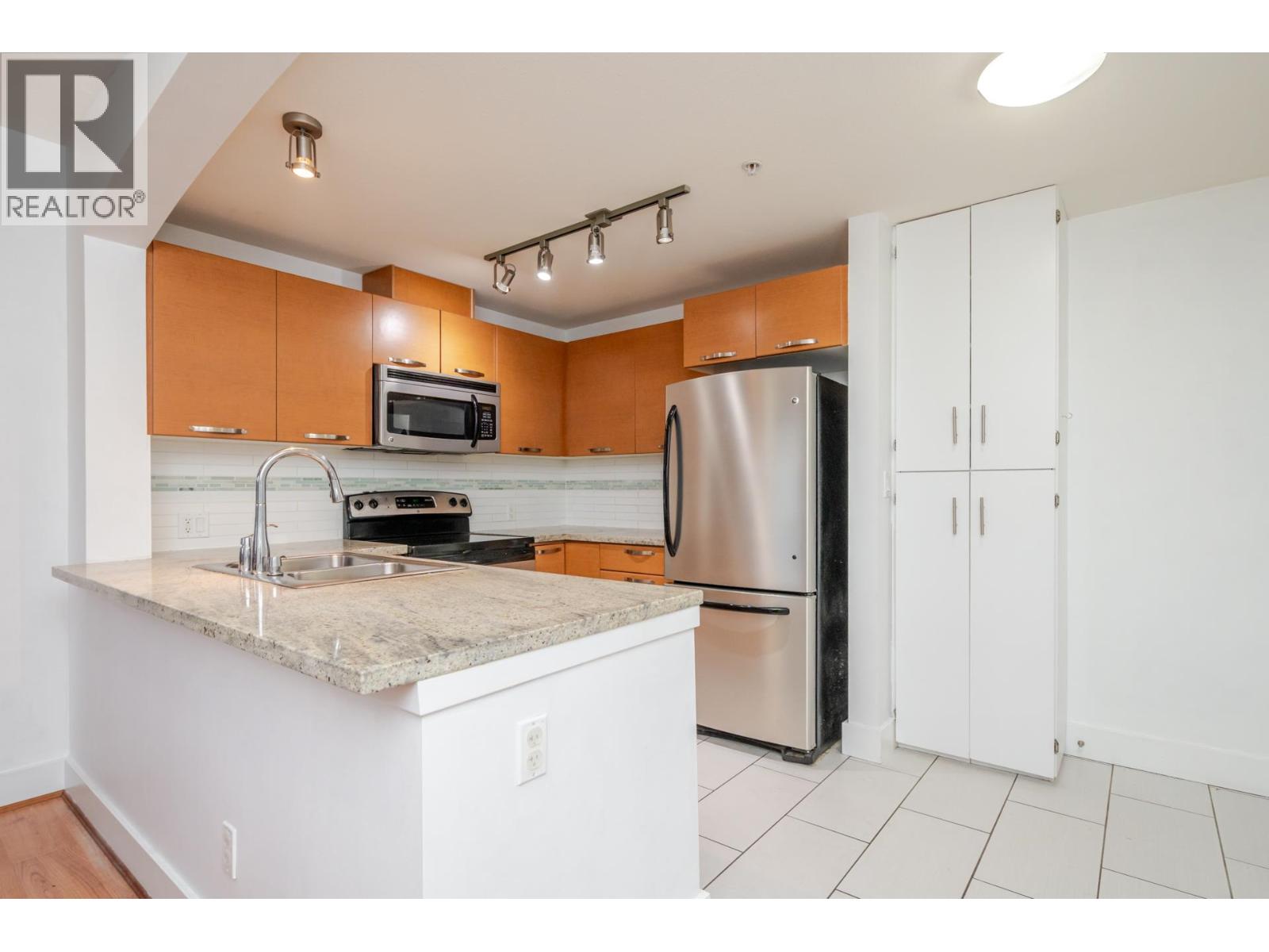 302 7428 Byrnepark Walk, Burnaby, British Columbia  V3N 0B4 - Photo 13 - R3101700
