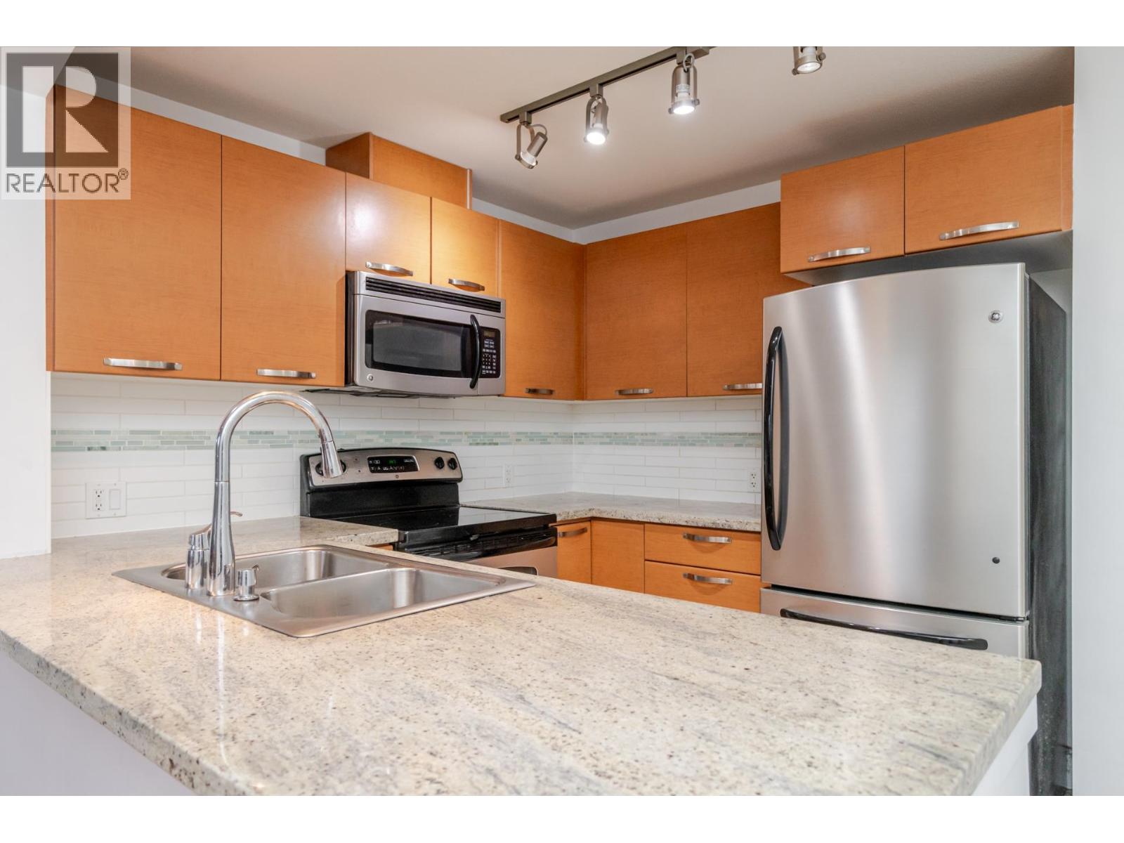 302 7428 Byrnepark Walk, Burnaby, British Columbia  V3N 0B4 - Photo 14 - R3101700
