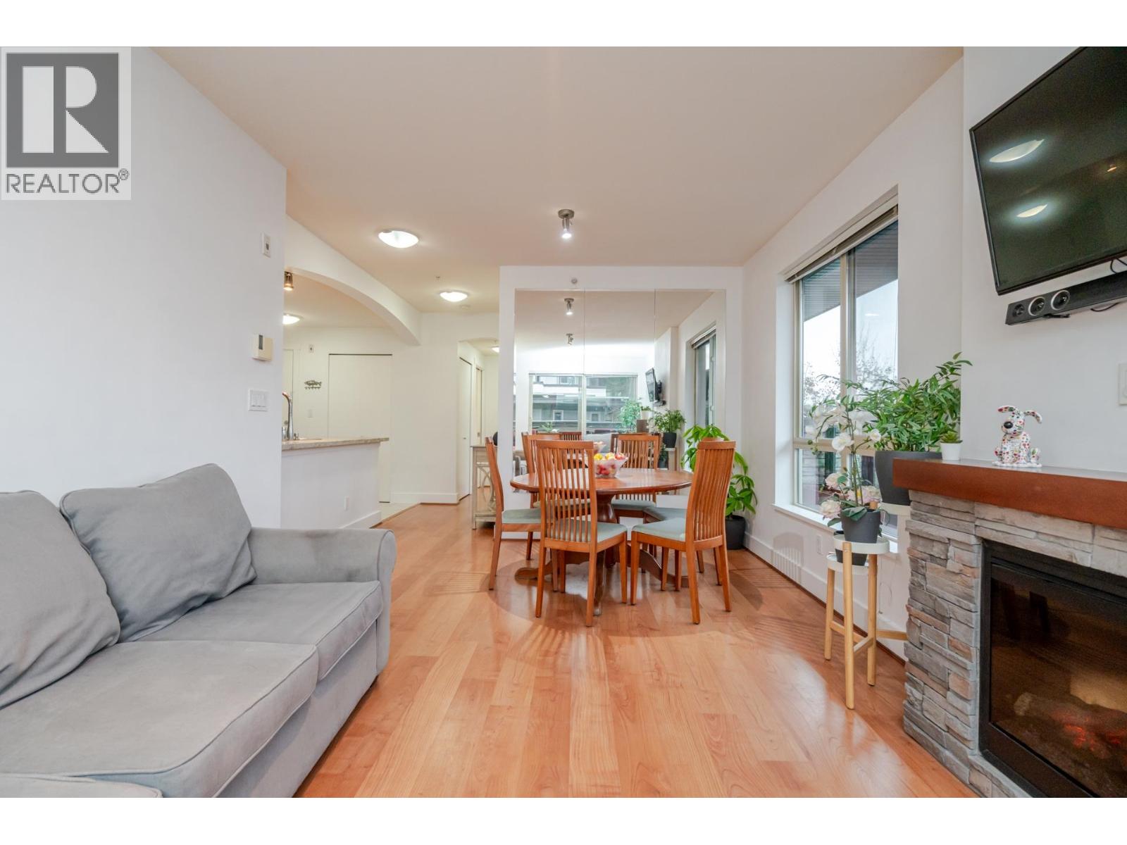 302 7428 Byrnepark Walk, Burnaby, British Columbia  V3N 0B4 - Photo 9 - R3101700