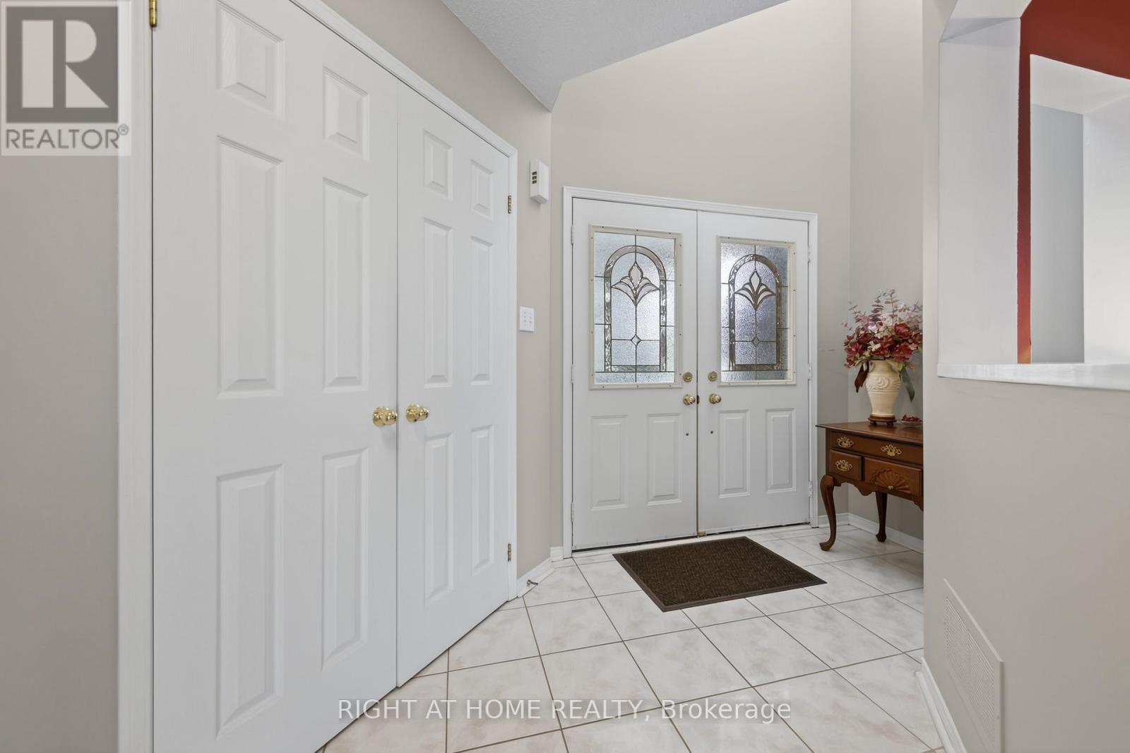 1338 Vincent Crescent, Innisfil, Ontario  L9S 1Z8 - Photo 3 - N12746342