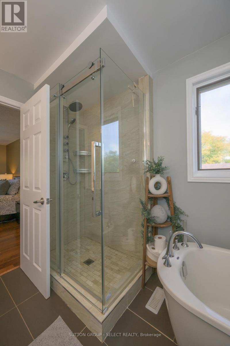 983 Country Club Crescent, London South, Ontario  N6C 5R6 - Photo 27 - X12912394