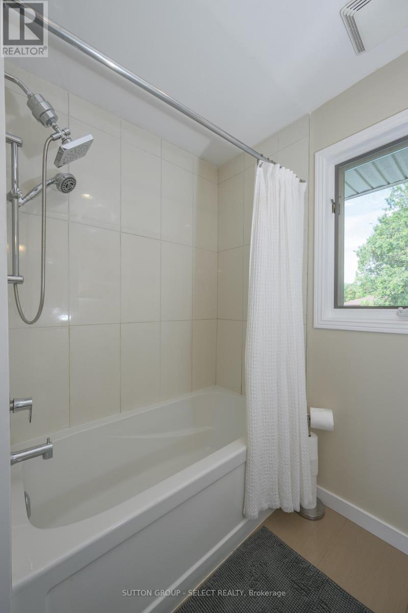 983 Country Club Crescent, London South, Ontario  N6C 5R6 - Photo 31 - X12912394