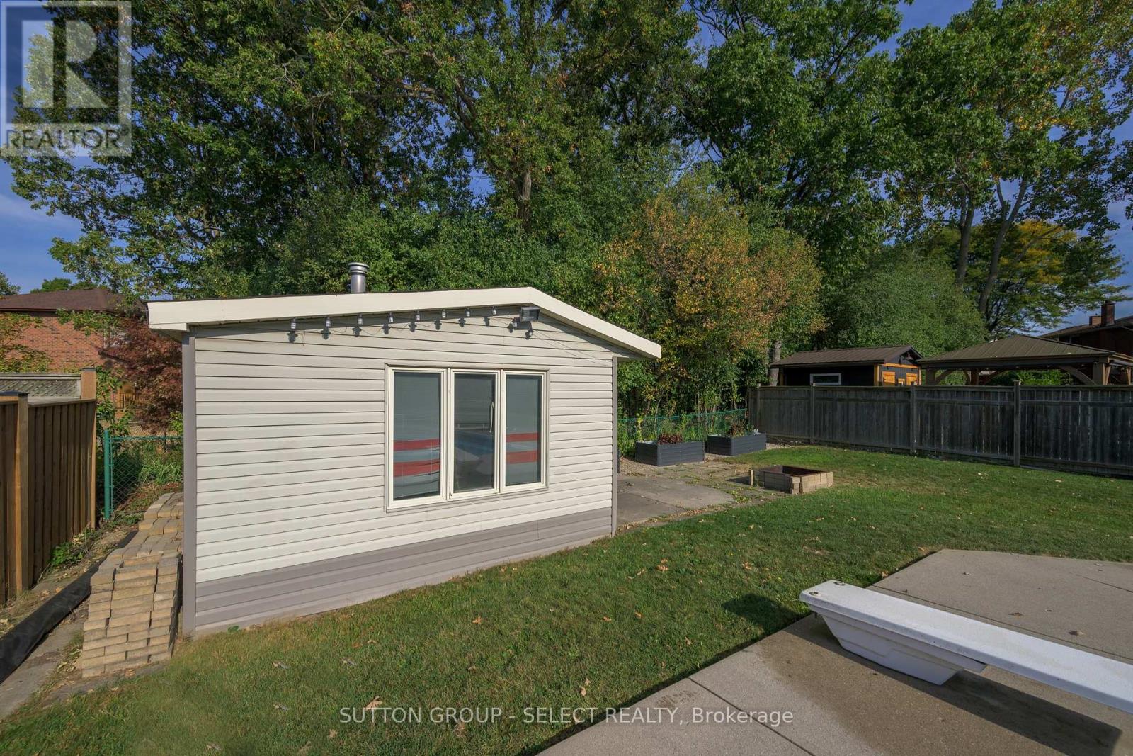 983 Country Club Crescent, London South, Ontario  N6C 5R6 - Photo 45 - X12912394