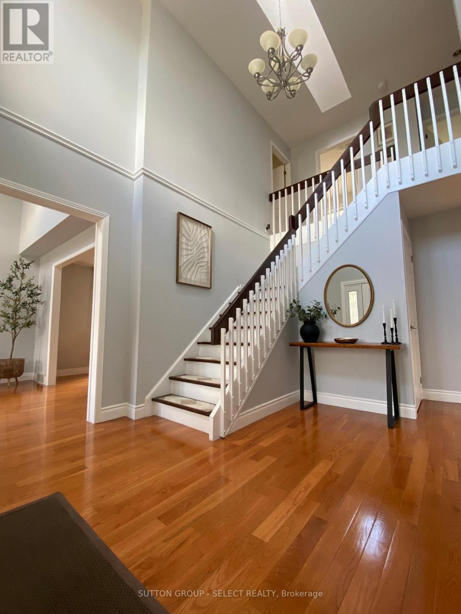 983 Country Club Crescent, London South, Ontario  N6C 5R6 - Photo 8 - X12912394