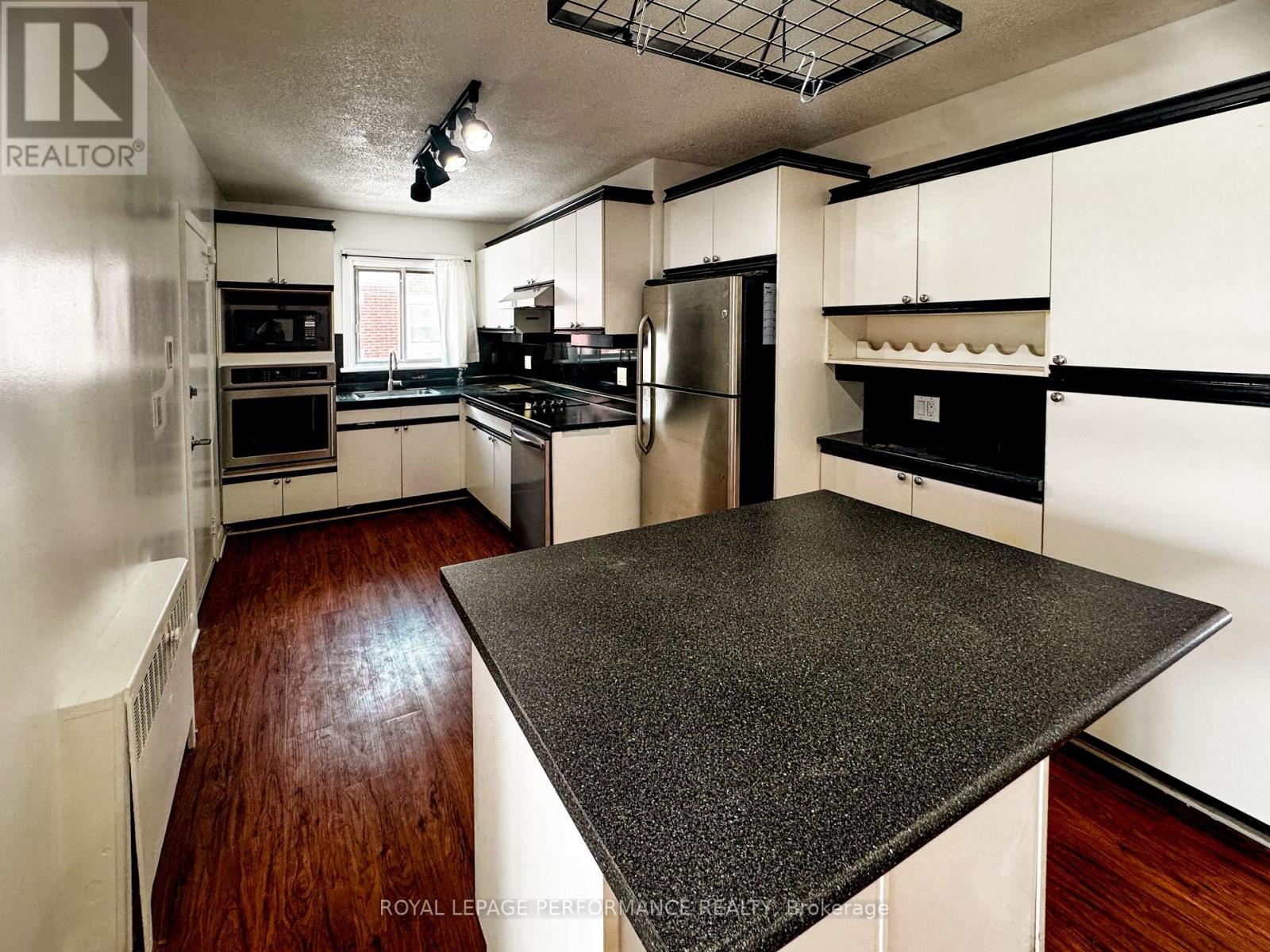 2 - 330 Donald Street, Ottawa, Ontario  K1K 1M5 - Photo 3 - X12912366