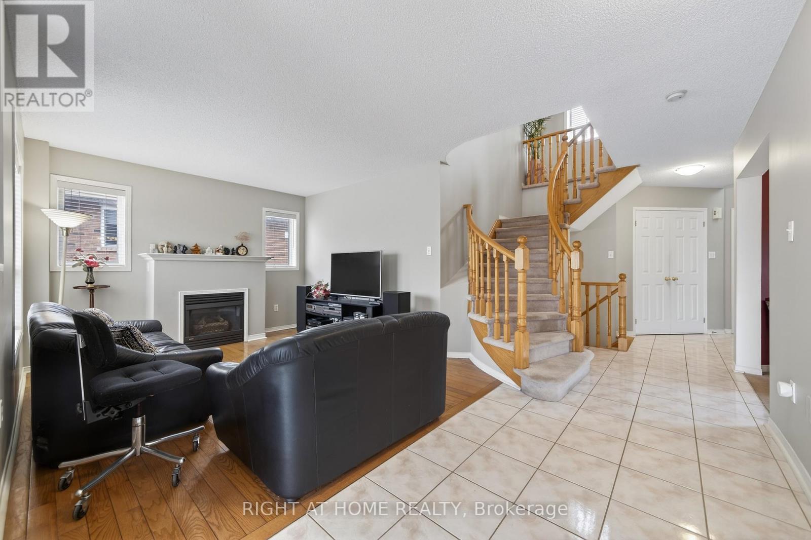 1338 Vincent Crescent, Innisfil, Ontario  L9S 1Z8 - Photo 10 - N12746342