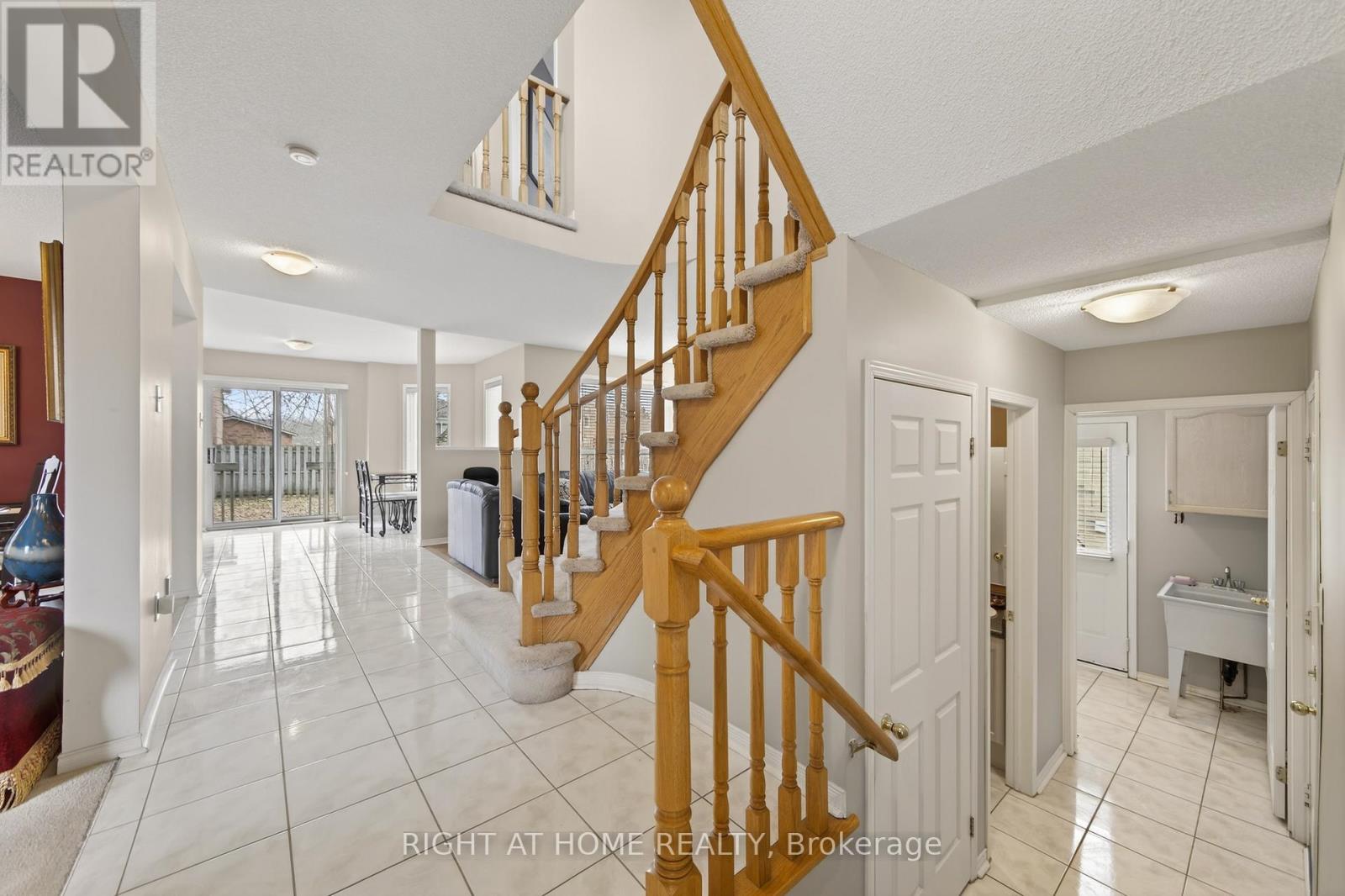 1338 Vincent Crescent, Innisfil, Ontario  L9S 1Z8 - Photo 4 - N12746342