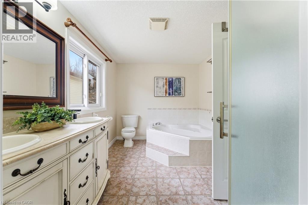 332 Keewatin Avenue, Kitchener, Ontario  N2B 3W6 - Photo 18 - 40813617