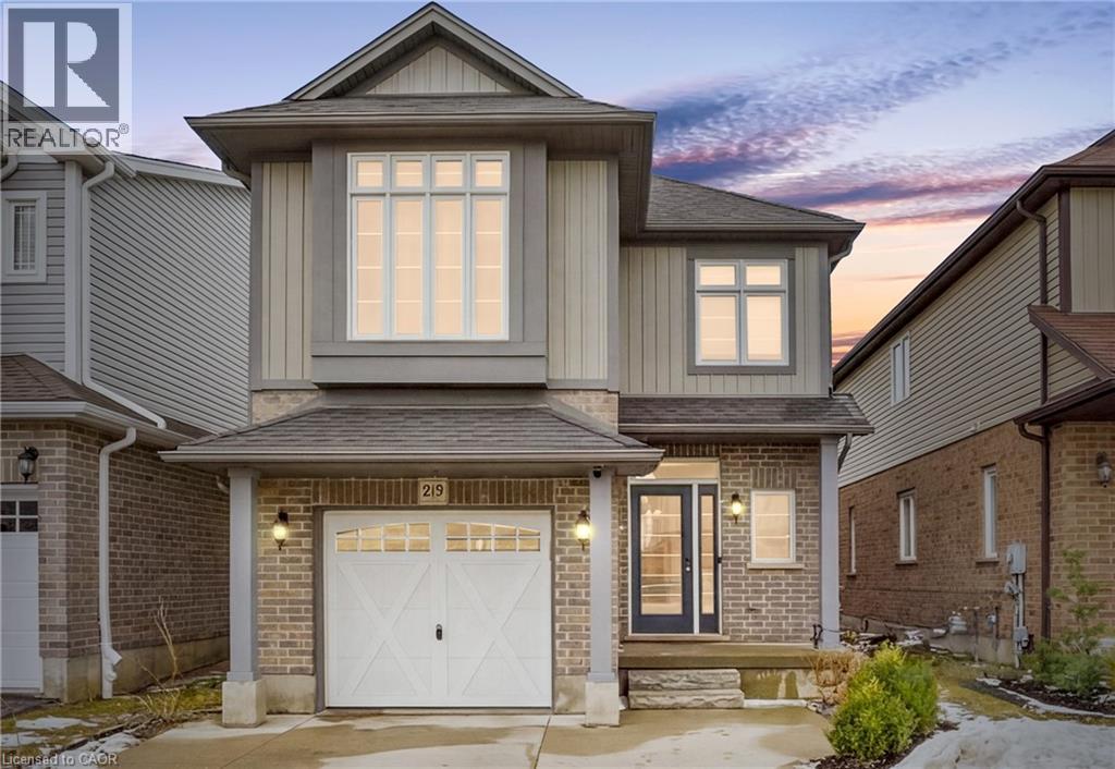 219 MOORLANDS Crescent, Kitchener, Ontario