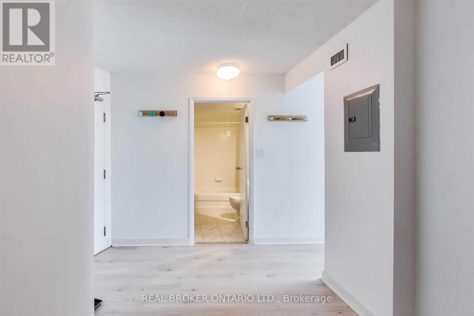 1819 - 650 Queens Quay W, Toronto, Ontario M5V 3N2 - Photo 18 - C12912398