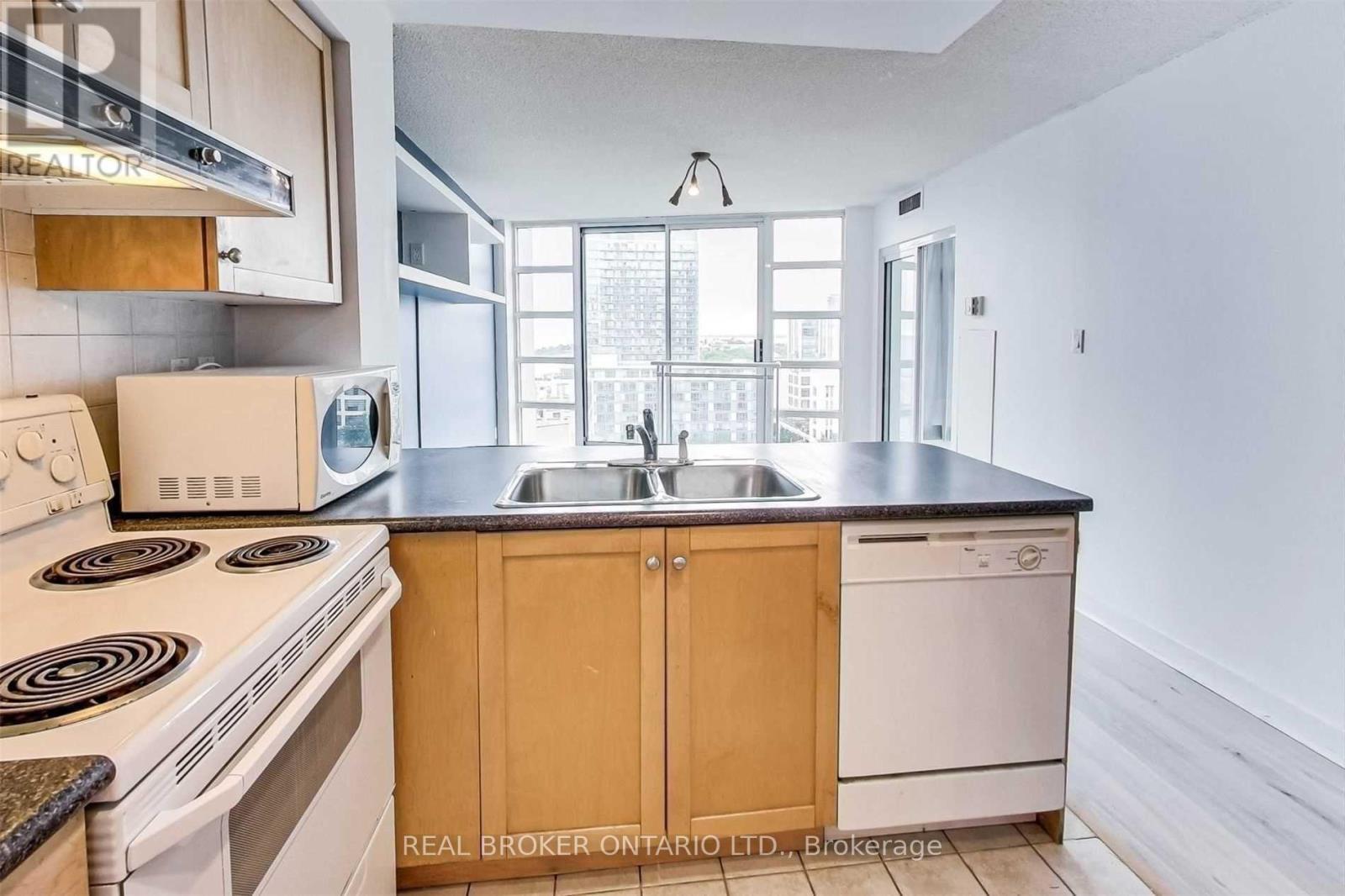 1819 - 650 Queens Quay W, Toronto, Ontario M5V 3N2 - Photo 22 - C12912398