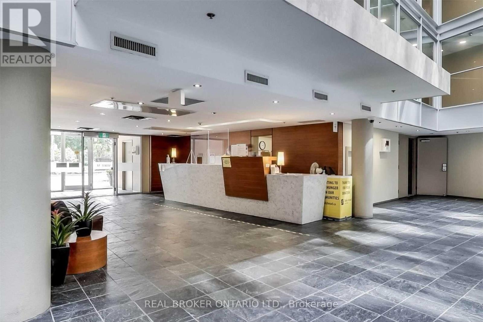 1819 - 650 Queens Quay W, Toronto, Ontario M5V 3N2 - Photo 4 - C12912398