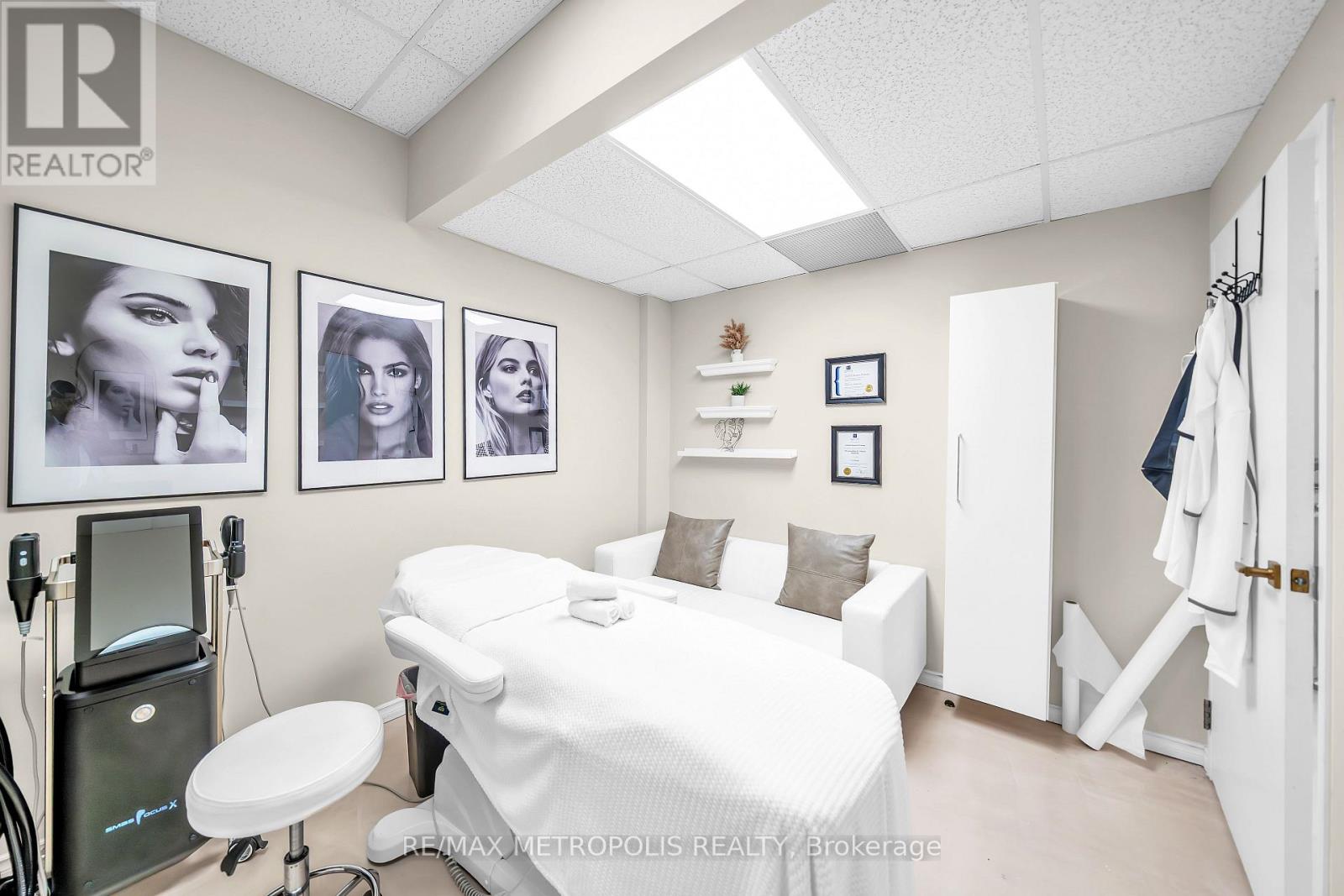 209 - 1 Rossland Road W, Ajax, Ontario  L1Z 1Z2 - Photo 11 - E12912378