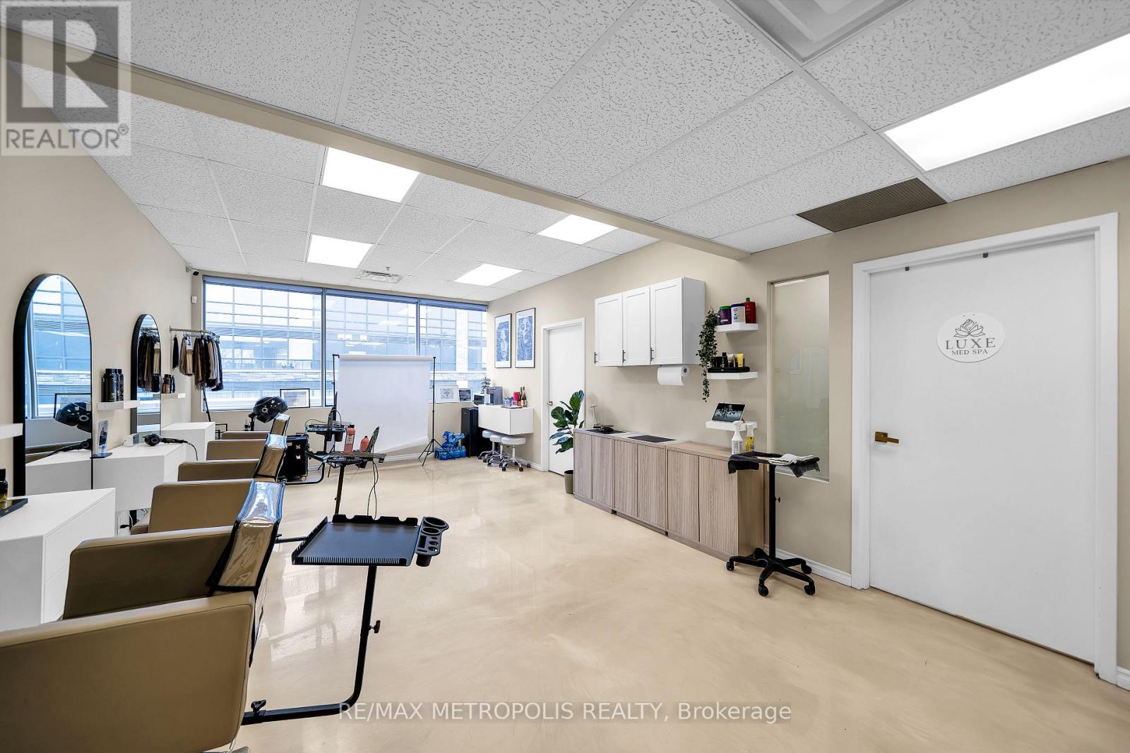 209 - 1 Rossland Road W, Ajax, Ontario  L1Z 1Z2 - Photo 5 - E12912378