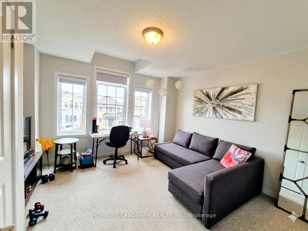 61 Mondial Crescent S, East Gwillimbury, Ontario  L9N 0S2 - Photo 9 - N12912374